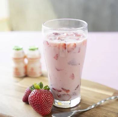 Strawberry Lactic Green Tea 多多草莓绿茶